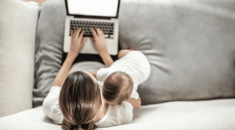 Mãe atípica trabalhando de casa e gerando renda passiva