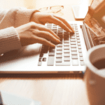 30 Ideias de Produtos Digitais que Mais Vendem (e Que Você Pode Criar Mesmo com Rotina Puxada)
