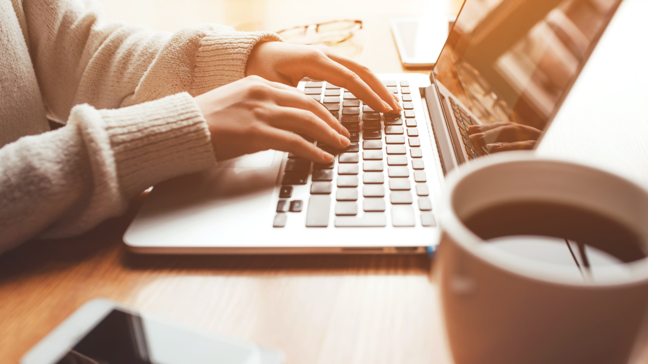 30 Ideias de Produtos Digitais que Mais Vendem (e Que Você Pode Criar Mesmo com Rotina Puxada)